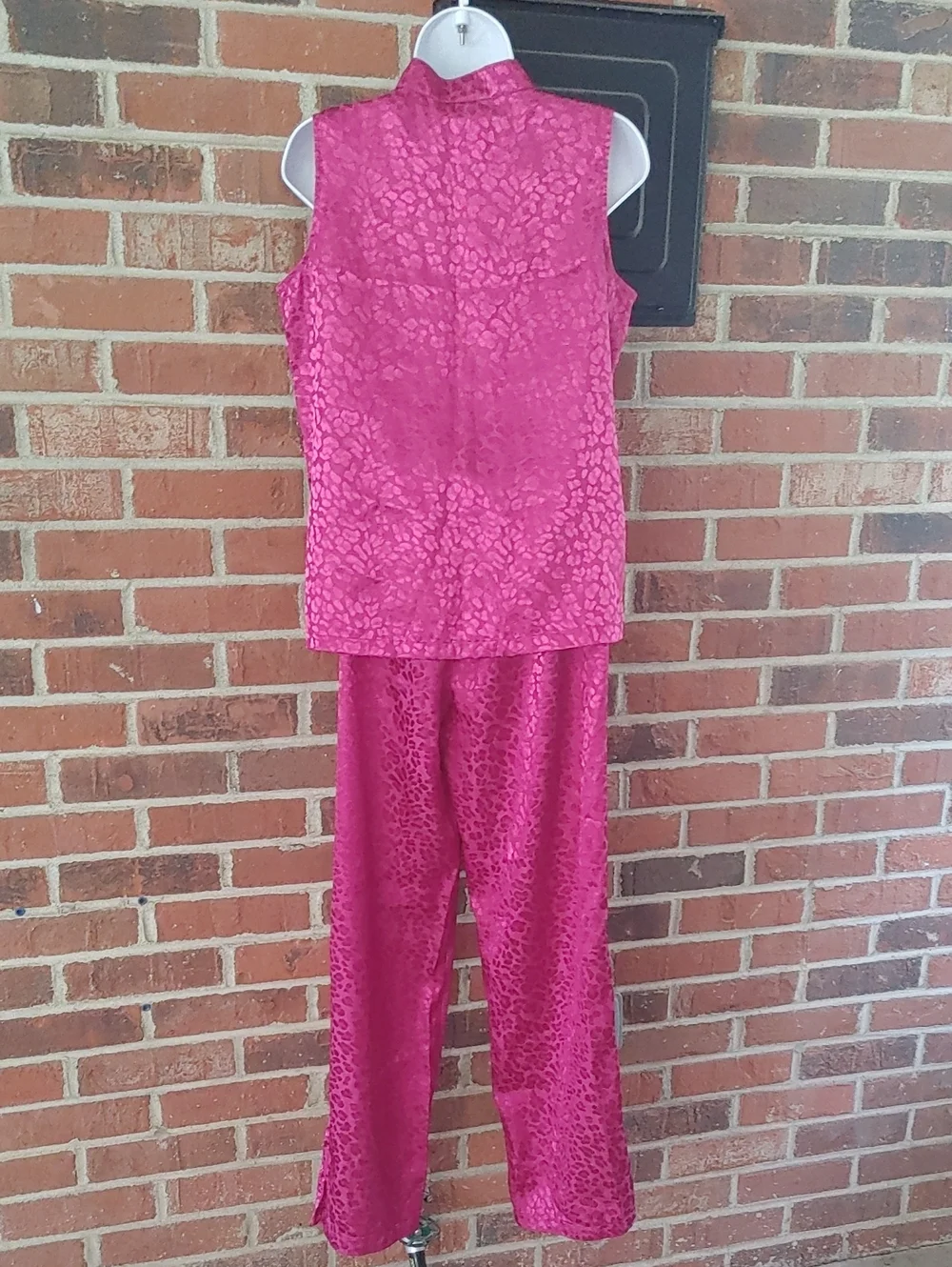 Valerie Stevens Intimates Vintage 2 Piece Fuchsia Satin Pajama Set Size S
